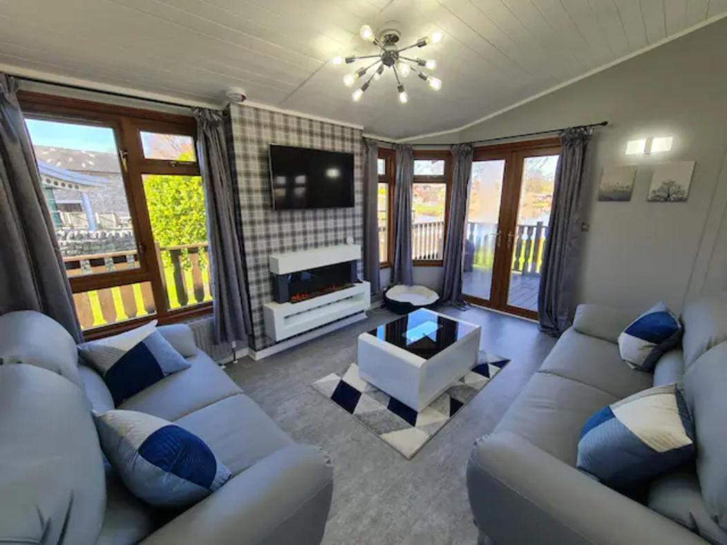 4 Bed Luxury Lodge With Hot Tub Near Lake District Warton  Bagian luar foto