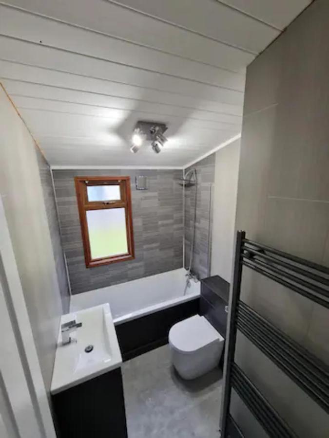 4 Bed Luxury Lodge With Hot Tub Near Lake District Warton  Bagian luar foto