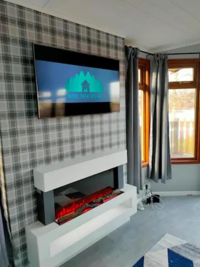 4 Bed Luxury Lodge With Hot Tub Near Lake District Warton  Bagian luar foto