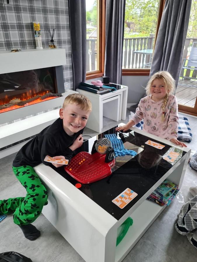 4 Bed Luxury Lodge With Hot Tub Near Lake District Warton  Bagian luar foto