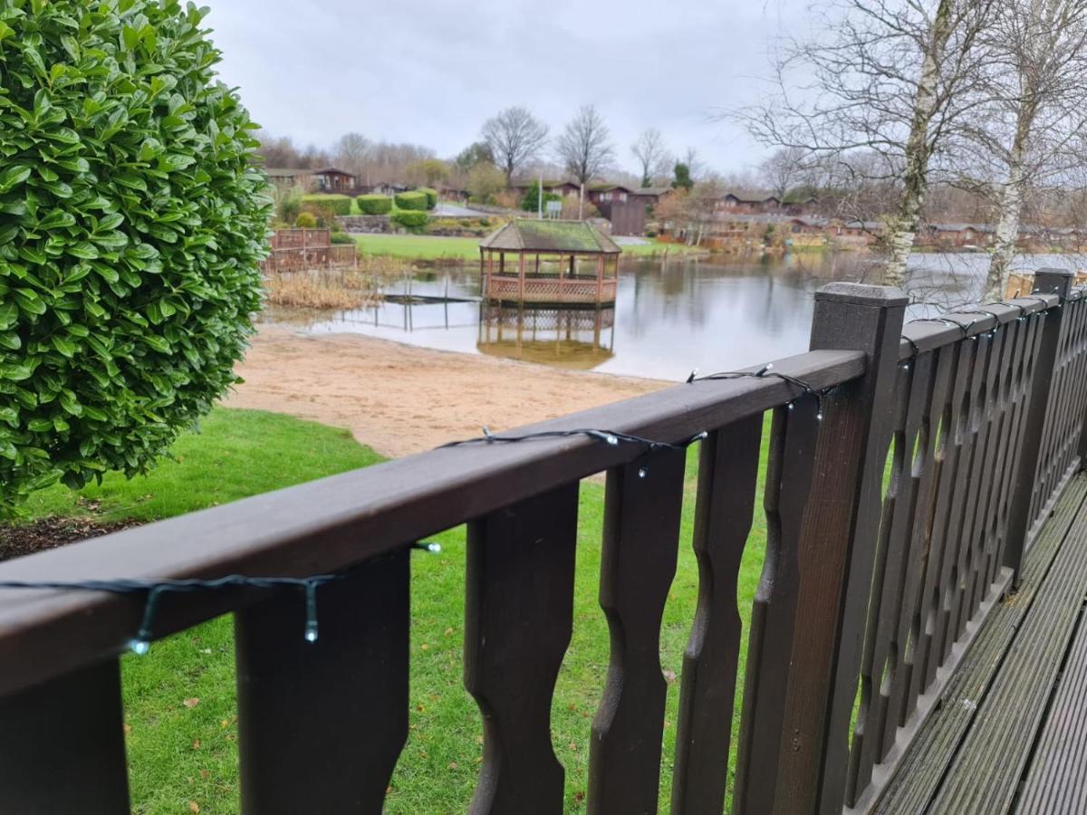 4 Bed Luxury Lodge With Hot Tub Near Lake District Warton  Bagian luar foto