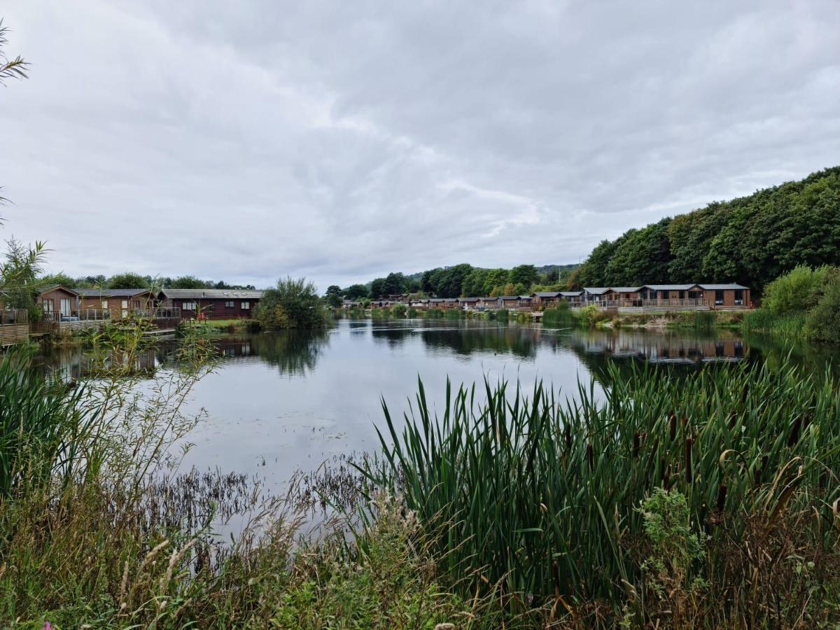 4 Bed Luxury Lodge With Hot Tub Near Lake District Warton  Bagian luar foto